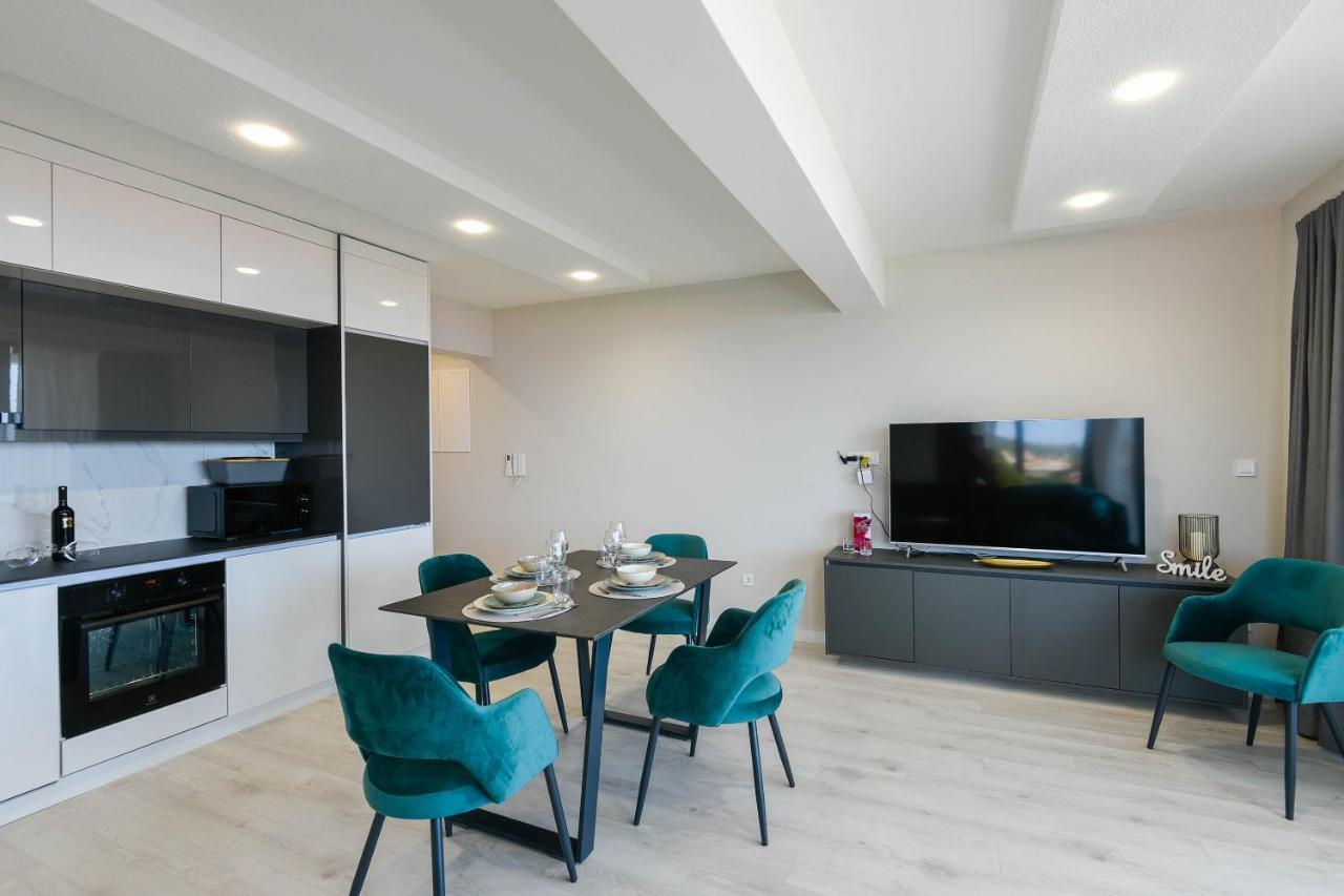 Sunny Day Luxury Holiday Apartments オレビック エクステリア 写真