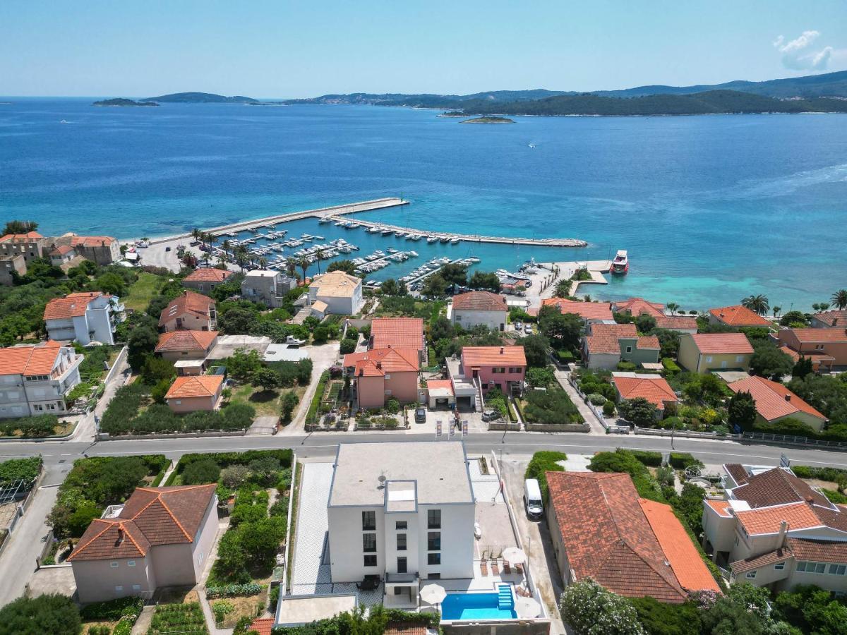Sunny Day Luxury Holiday Apartments オレビック エクステリア 写真