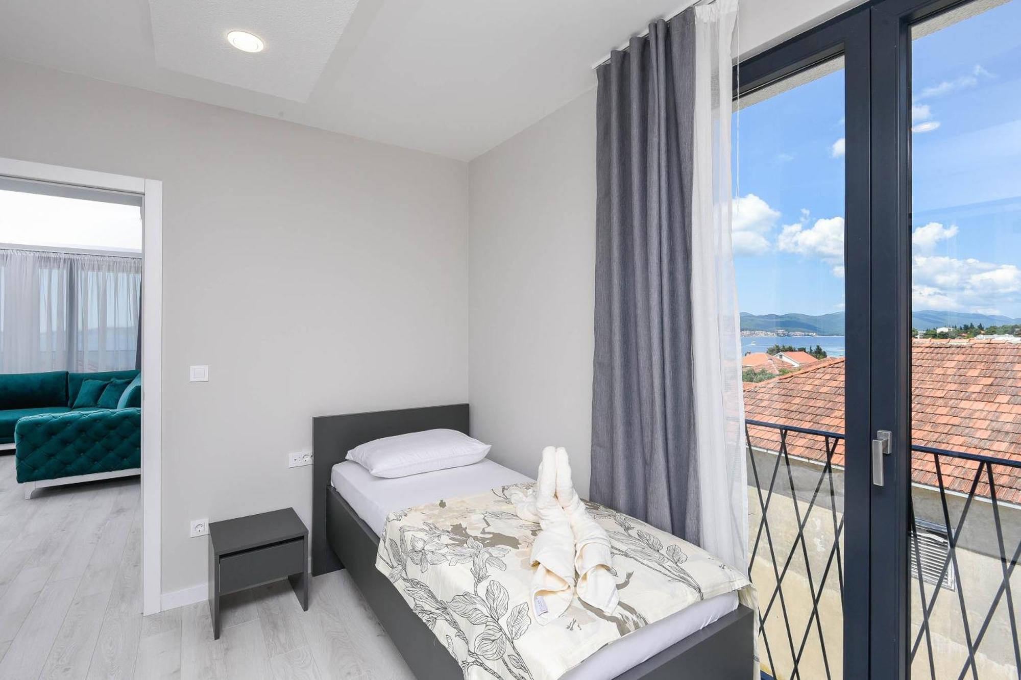Sunny Day Luxury Holiday Apartments オレビック エクステリア 写真