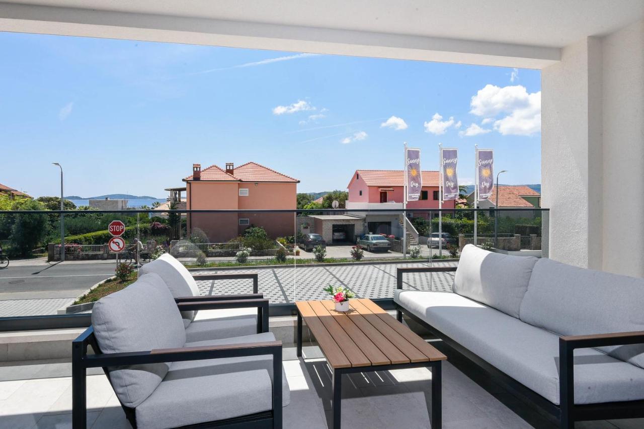 Sunny Day Luxury Holiday Apartments オレビック エクステリア 写真