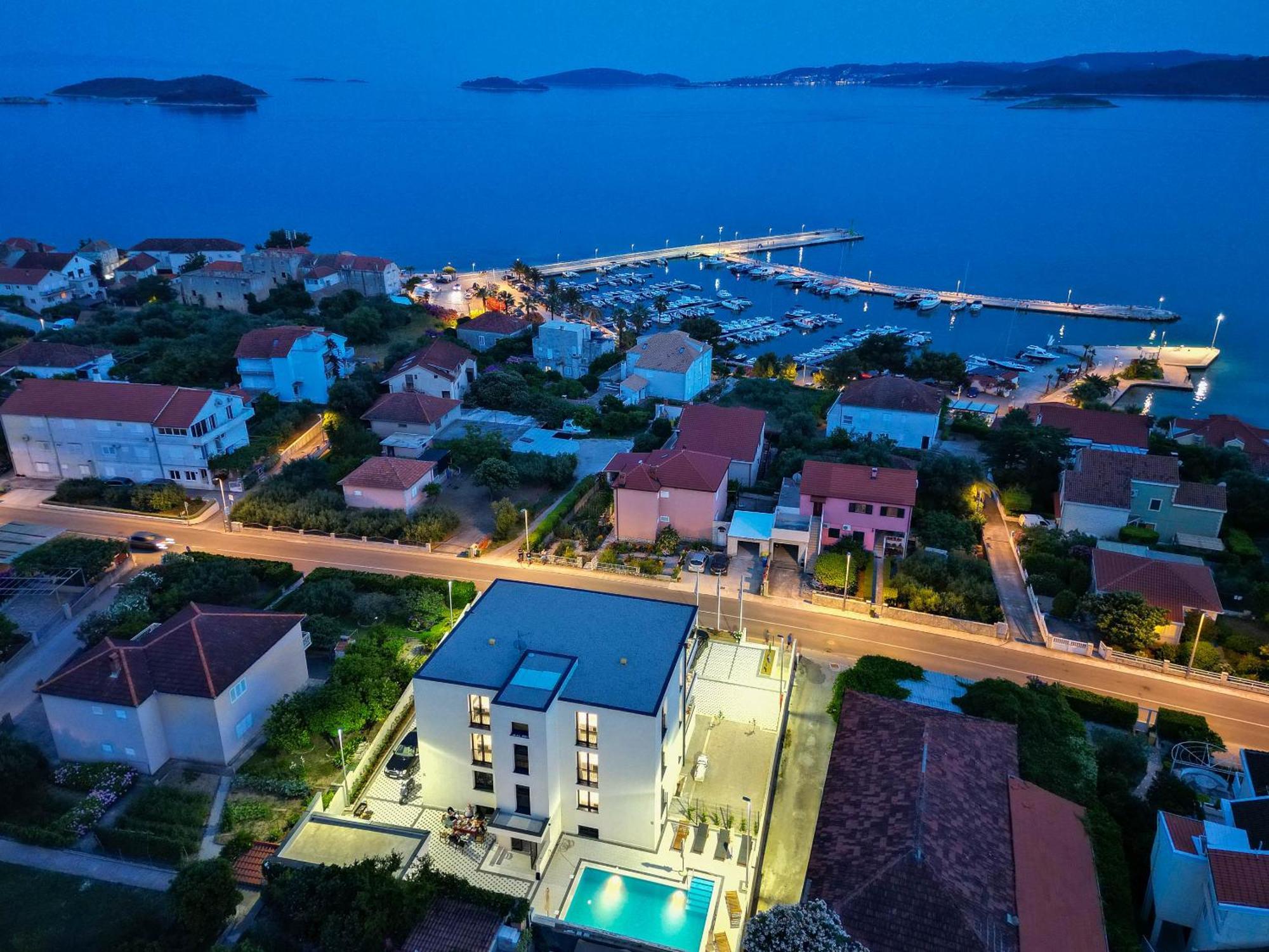 Sunny Day Luxury Holiday Apartments オレビック エクステリア 写真